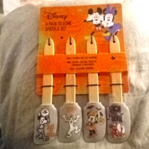 NWT! 🎃 Disney Spatula Set🦹